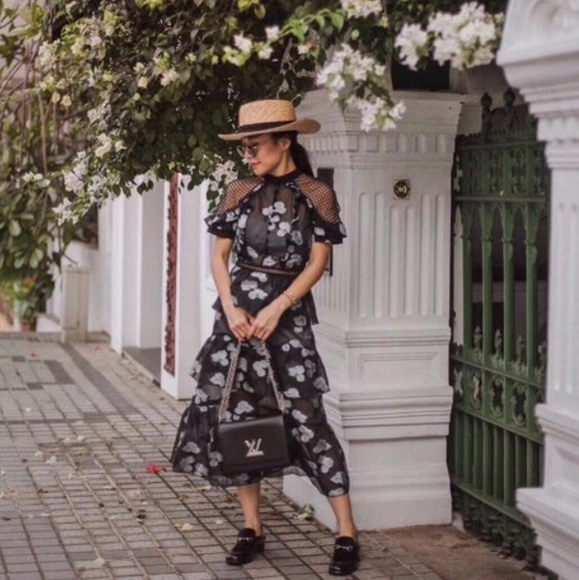 self portrait Fil Coupe Open Back Cape midi Dress - Picture 2 of 6